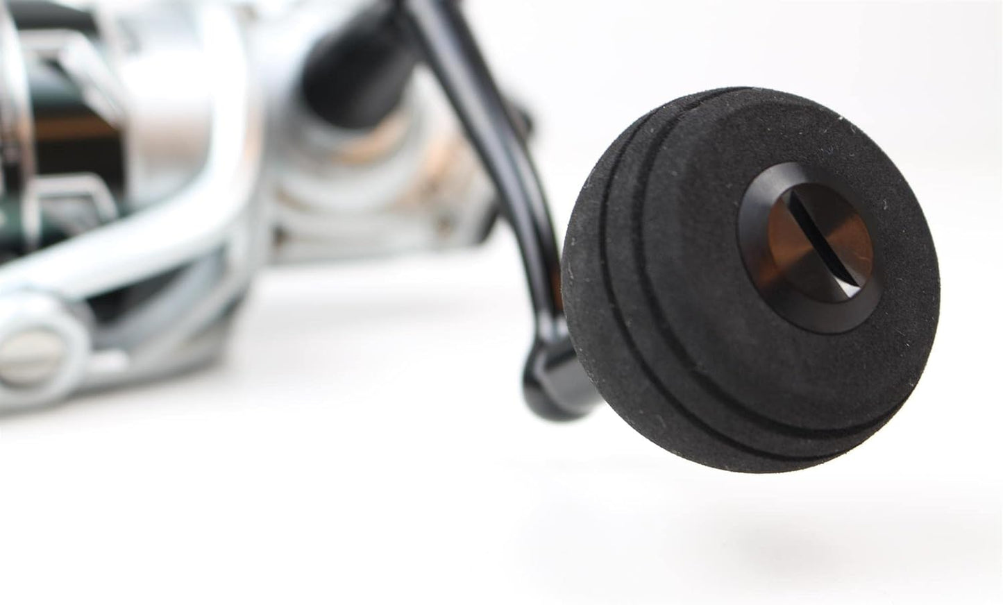 Penn Battle III DX reel showing sealed bearing system and HT-100 carbon drag construction