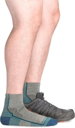 Darn Tough (Style 1959) Men's Hiker Quarter Midweight with Cushion Hiking Sock