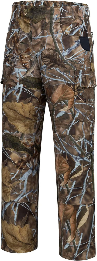 Men's camo hunting pants side pocket and articulated knee detail